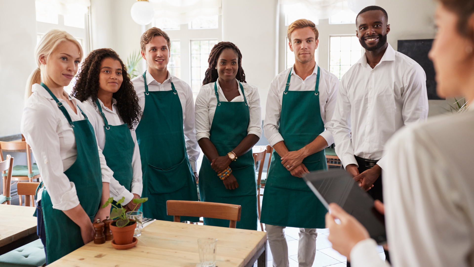 How to Run a Pre-Shift Meeting With Restaurant Staff